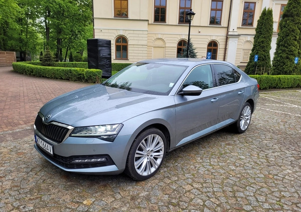 Skoda Superb cena 94000 przebieg: 166000, rok produkcji 2020 z Wałcz małe 497